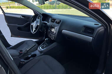 Седан Volkswagen Jetta 2011 в 