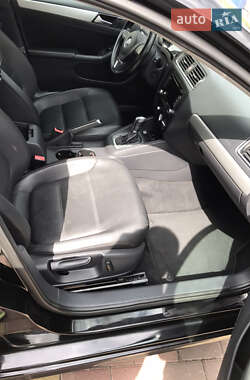 Седан Volkswagen Jetta 2013 в 