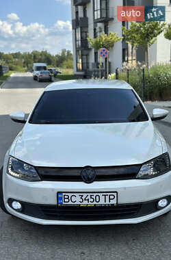 Седан Volkswagen Jetta 2014 в Пустомитах