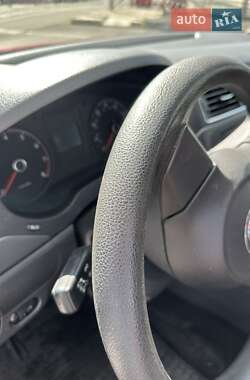 Седан Volkswagen Jetta 2012 в 