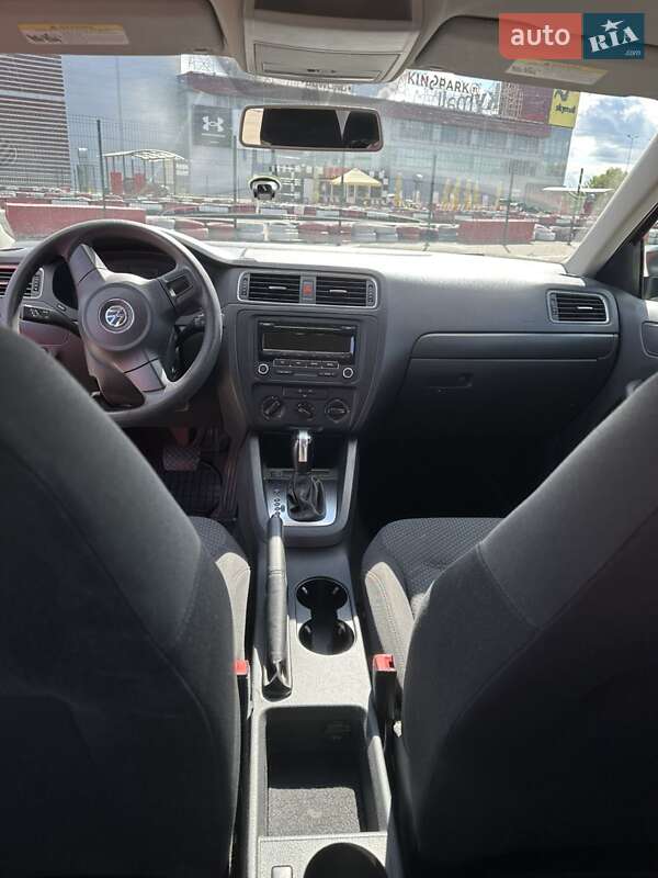 Седан Volkswagen Jetta 2012 в Києві