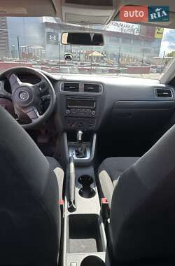 Седан Volkswagen Jetta 2012 в 