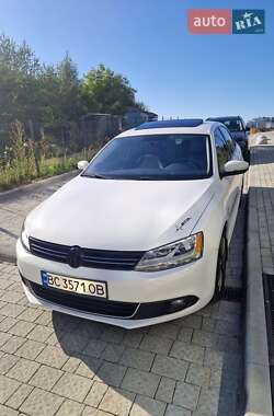 Седан Volkswagen Jetta 2012 в 