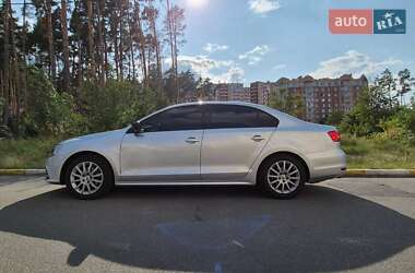 Седан Volkswagen Jetta 2015 в Києві