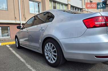 Седан Volkswagen Jetta 2015 в 