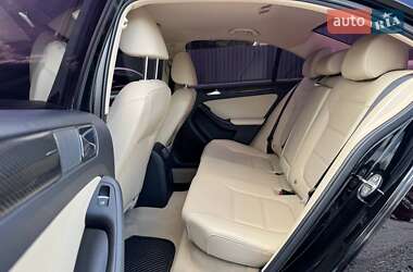 Седан Volkswagen Jetta 2015 в  фото 17 Седан Volkswagen Jetta 2015 в