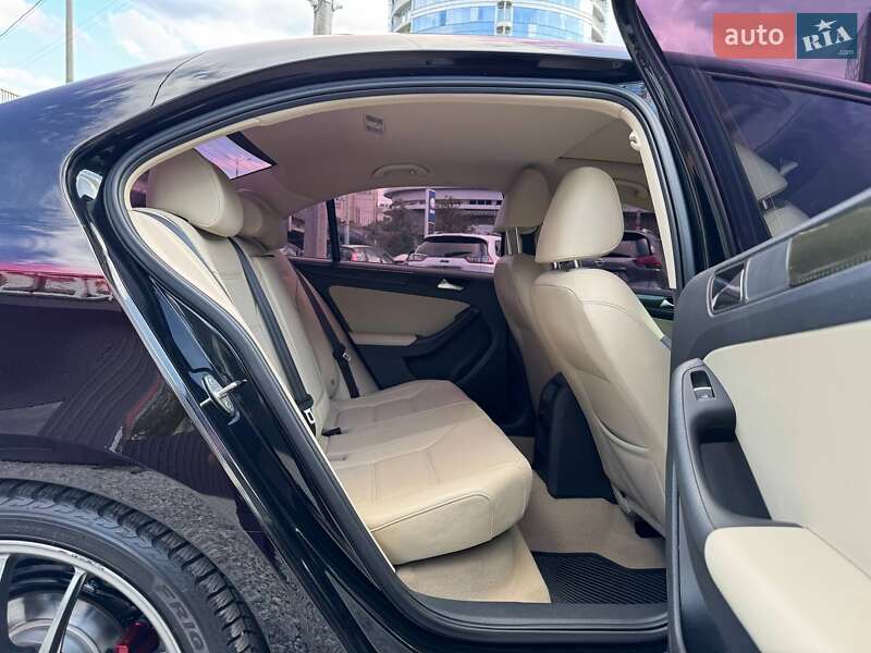 Седан Volkswagen Jetta 2015 в Днепре