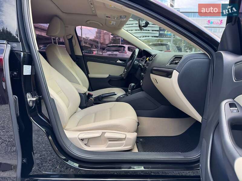 Седан Volkswagen Jetta 2015 в Днепре
