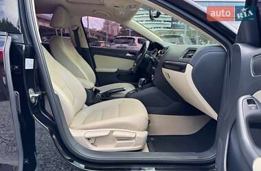 Седан Volkswagen Jetta 2015 в  фото 22 Седан Volkswagen Jetta 2015 в