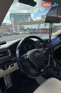 Седан Volkswagen Jetta 2013 в 