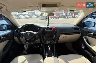 Седан Volkswagen Jetta 2013 в 
