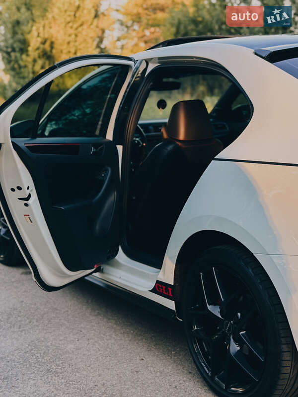 Седан Volkswagen Jetta 2017 в Кременчуці