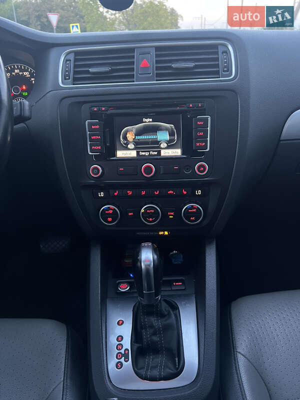 Седан Volkswagen Jetta 2013 в Львове