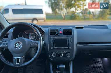 Седан Volkswagen Jetta 2010 в 