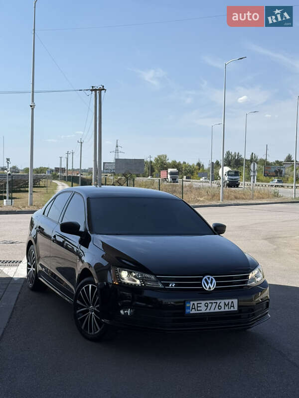 Седан Volkswagen Jetta 2016 в Днепре
