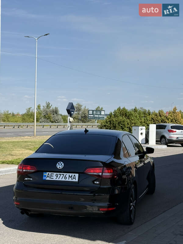 Седан Volkswagen Jetta 2016 в Днепре