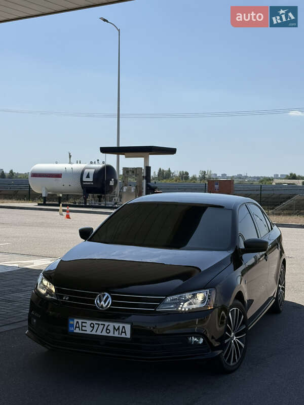 Седан Volkswagen Jetta 2016 в Днепре