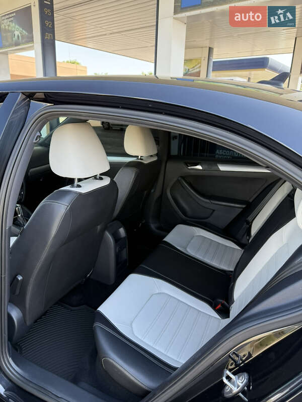 Седан Volkswagen Jetta 2016 в Днепре