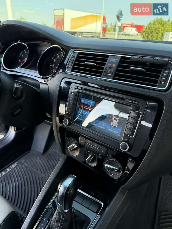 Седан Volkswagen Jetta 2016 в Днепре