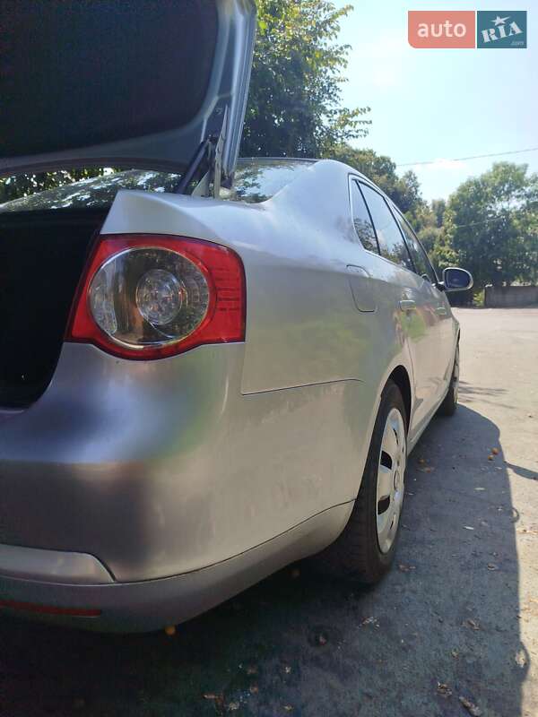 Седан Volkswagen Jetta 2005 в Гайсине
