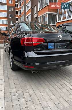 Седан Volkswagen Jetta 2015 в 