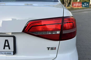 Седан Volkswagen Jetta 2015 в 