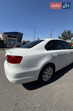 Седан Volkswagen Jetta 2010 в 
