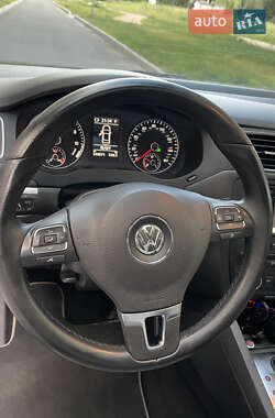 Седан Volkswagen Jetta 2013 в 