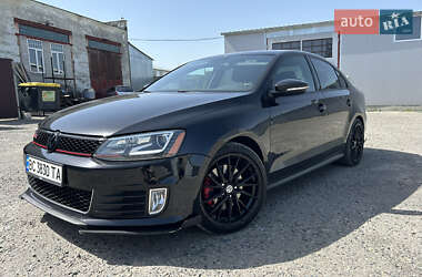 Седан Volkswagen Jetta 2015 в Львові