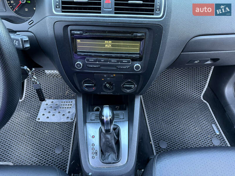 Седан Volkswagen Jetta 2013 в Одессе