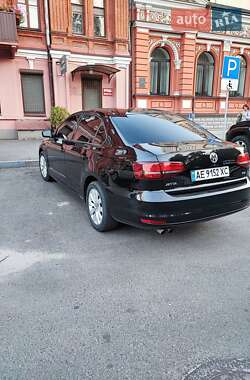 Седан Volkswagen Jetta 2016 в 