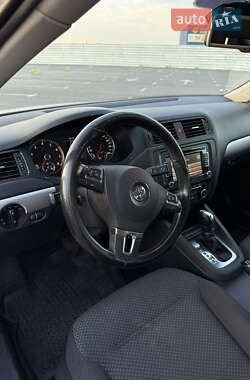 Седан Volkswagen Jetta 2012 в 