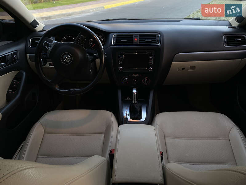 Седан Volkswagen Jetta 2013 в Луцьку