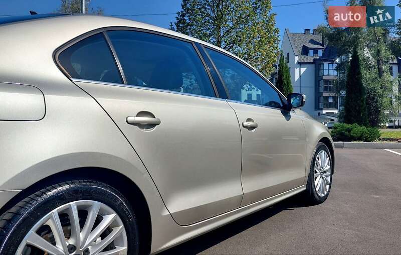 Седан Volkswagen Jetta 2015 в Києві