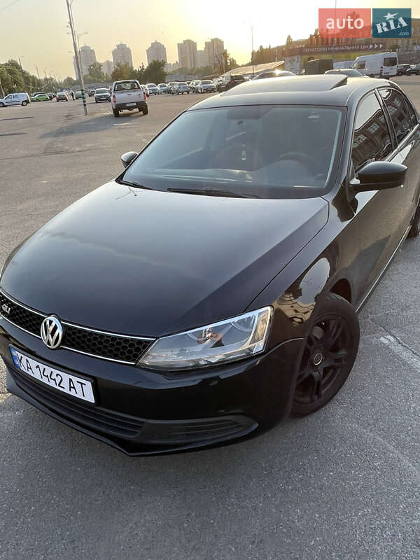 Седан Volkswagen Jetta 2012 в Києві
