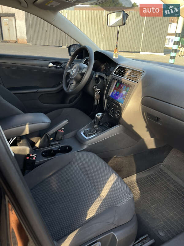 Седан Volkswagen Jetta 2012 в Києві