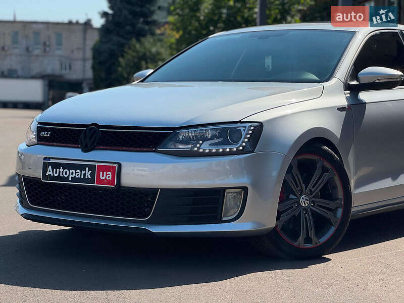 Седан Volkswagen Jetta 2015 в Киеве