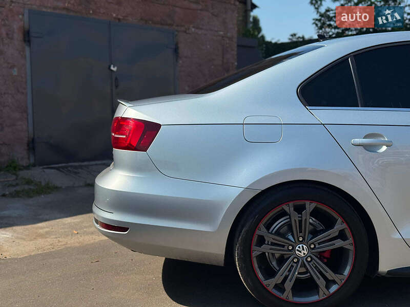 Седан Volkswagen Jetta 2015 в Киеве