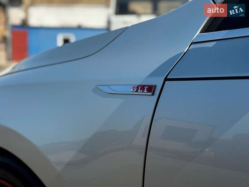 Седан Volkswagen Jetta 2015 в Киеве