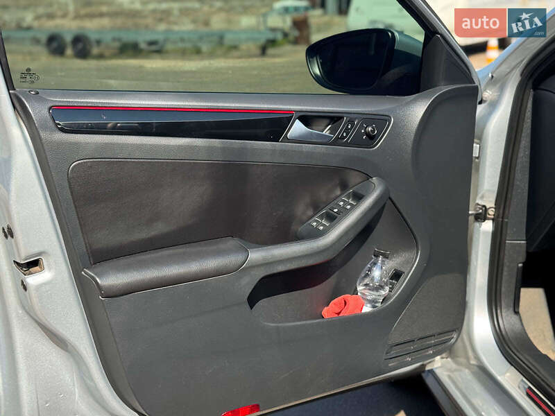 Седан Volkswagen Jetta 2015 в Киеве