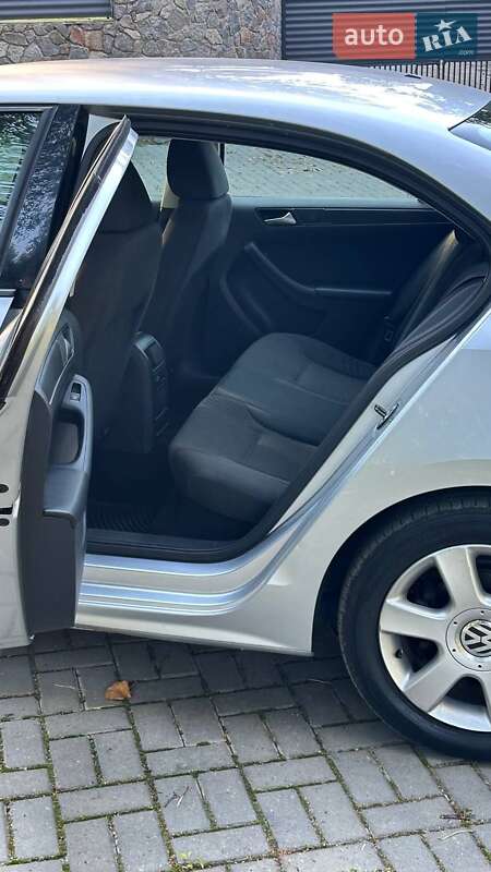 Седан Volkswagen Jetta 2013 в Полтаві