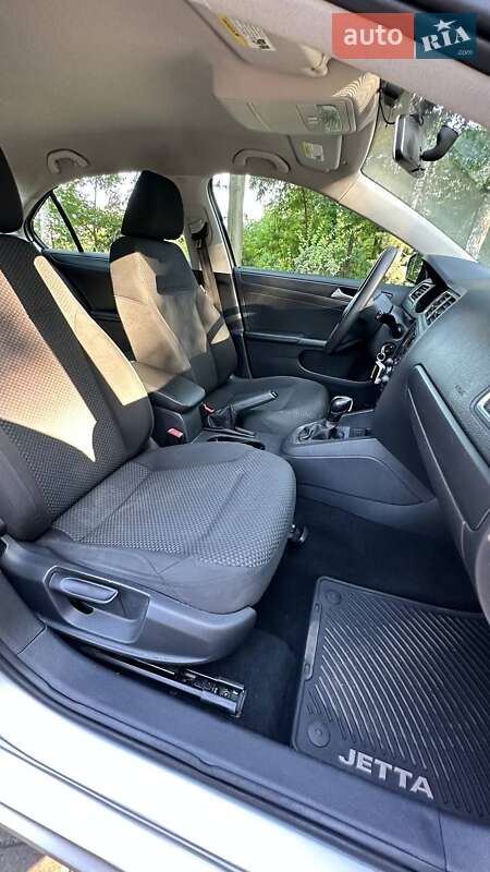 Седан Volkswagen Jetta 2013 в Полтаві