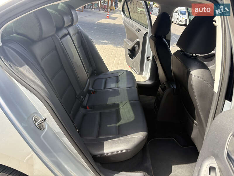 Седан Volkswagen Jetta 2010 в Одессе