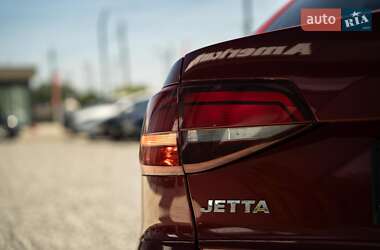 Седан Volkswagen Jetta 2016 в 
