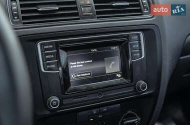 Седан Volkswagen Jetta 2016 в 