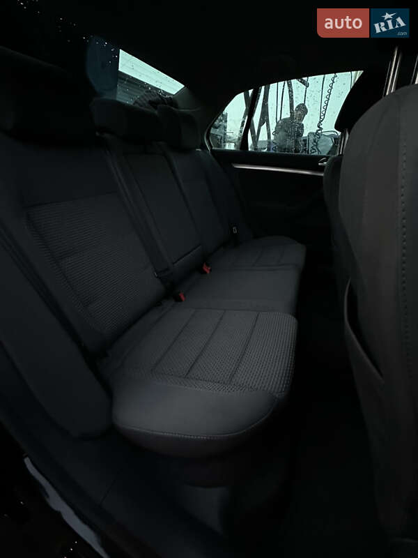 Седан Volkswagen Jetta 2006 в Микуличине