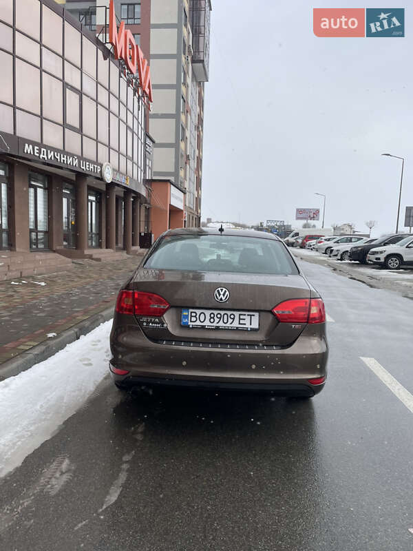 Седан Volkswagen Jetta 2012 в Тернополі