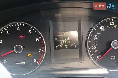 Седан Volkswagen Jetta 2011 в  фото 12 Седан Volkswagen Jetta 2011 в