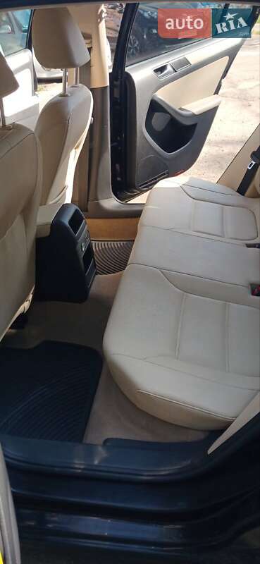 Седан Volkswagen Jetta 2011 в Києві