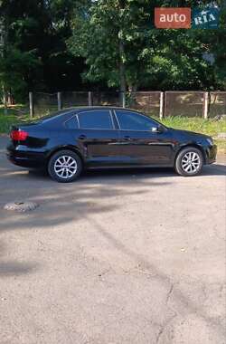 Седан Volkswagen Jetta 2011 в  фото 3 Седан Volkswagen Jetta 2011 в